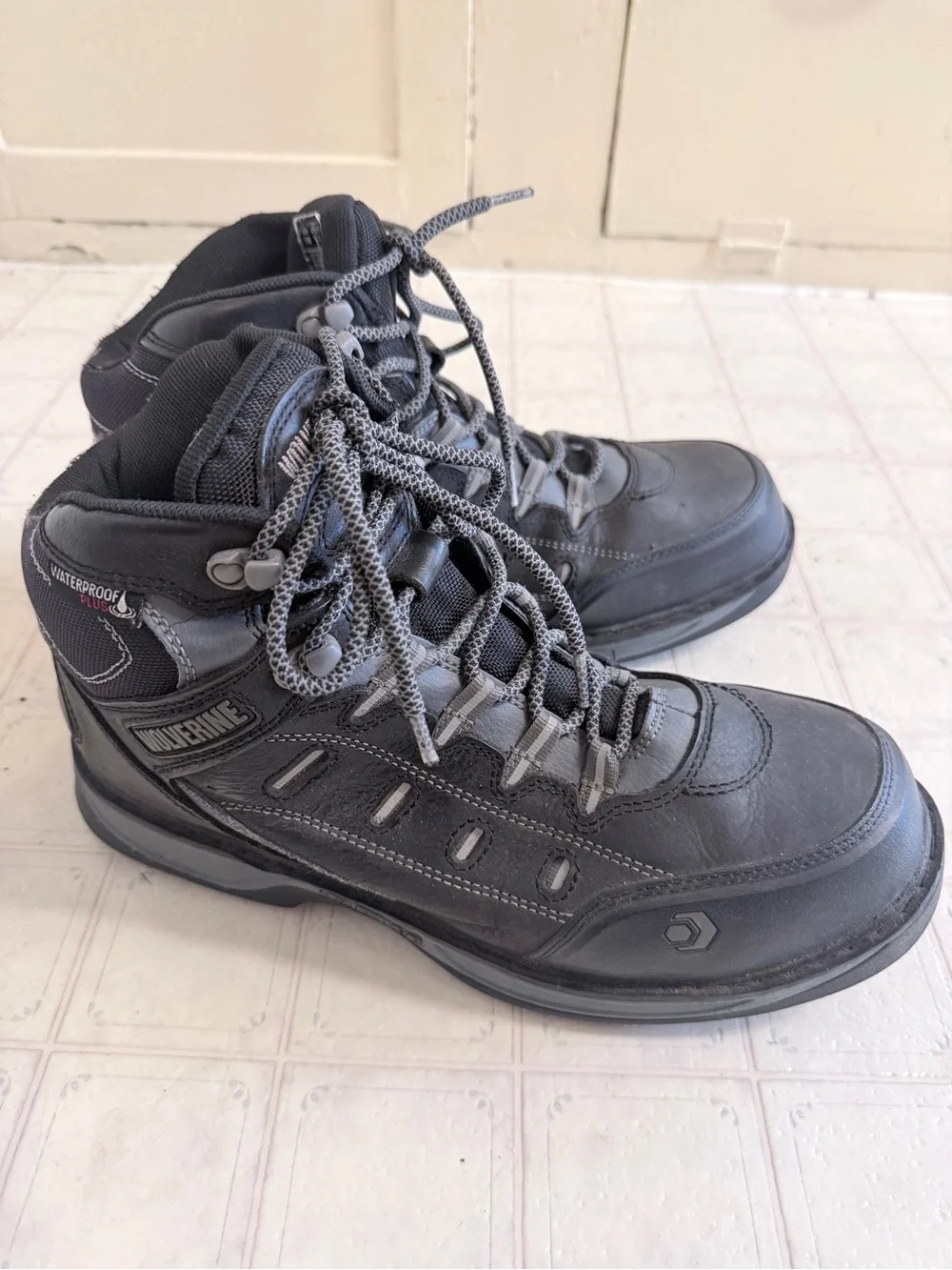 Wolverine W10553 Waterproof work boots for Men Size: 11